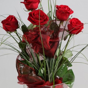 Bukiet z 5 bordowych róż